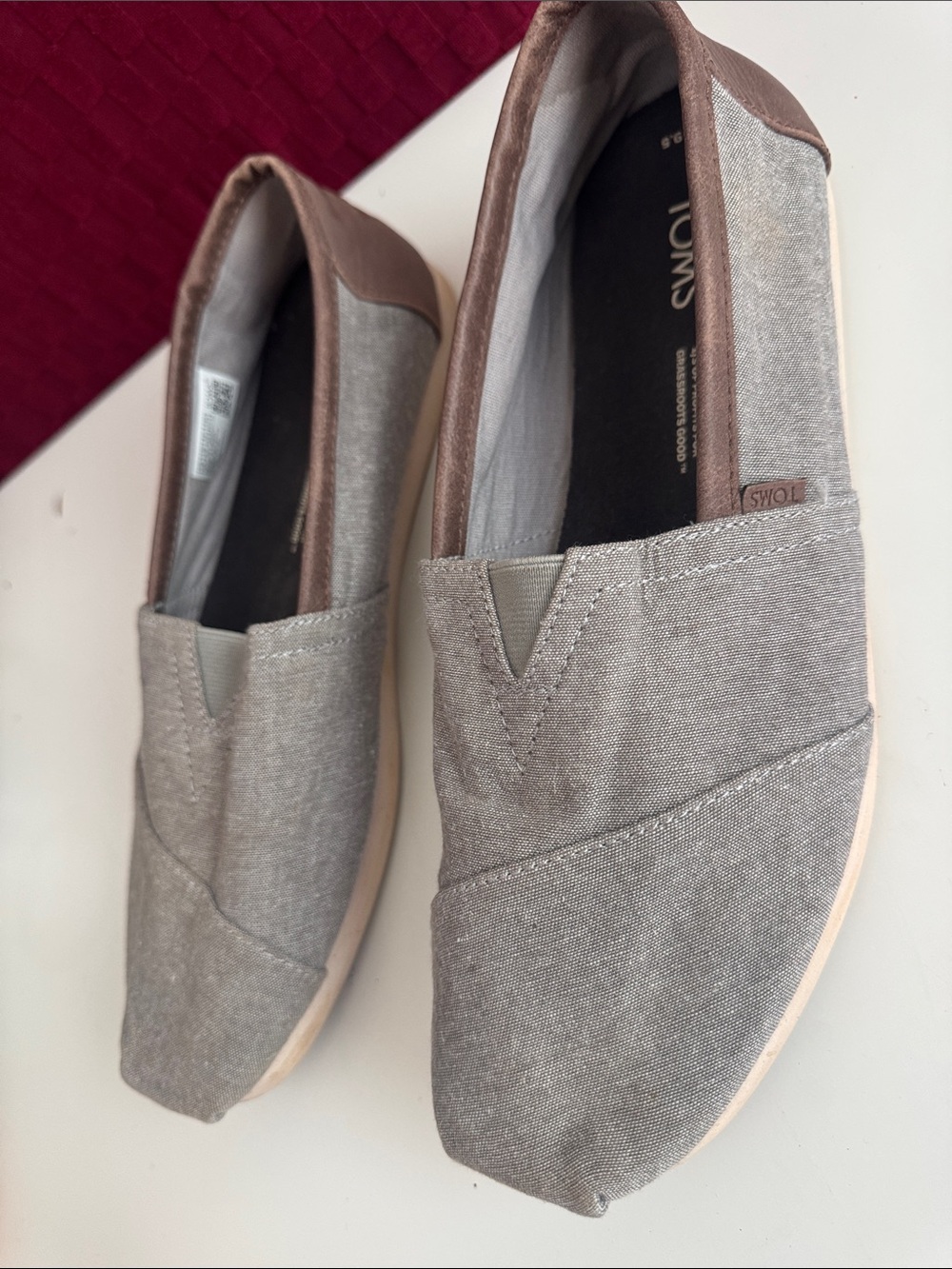 Toms Men’s Slip-On Loafers in Light Gray - Picture 2 of 6